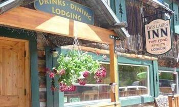 The Twin Lakes Inn エクステリア 写真