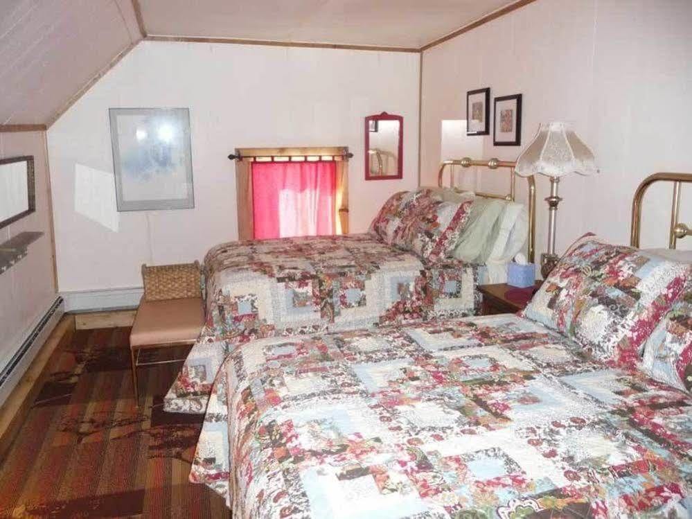 The Twin Lakes Inn エクステリア 写真