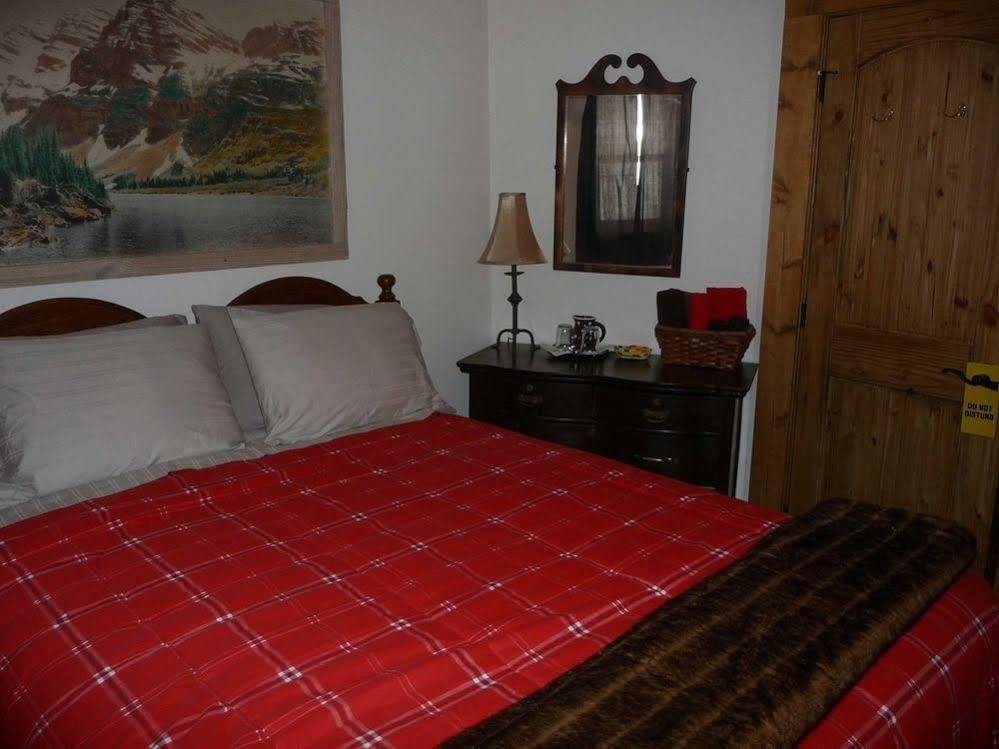 The Twin Lakes Inn エクステリア 写真